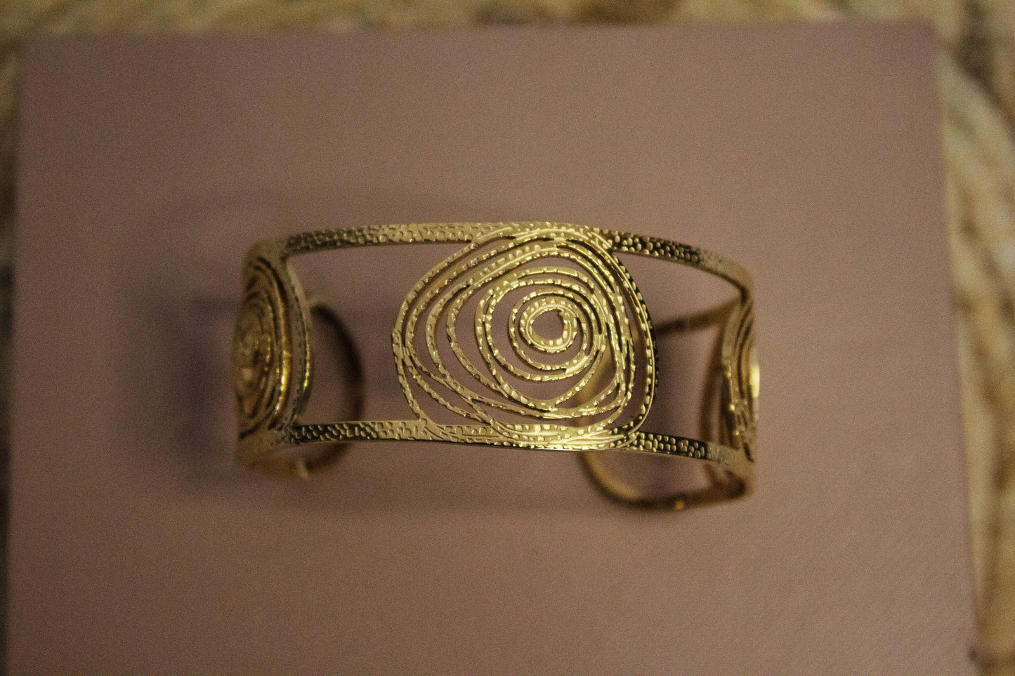 Pulsera rígida en forma de espiral de acero