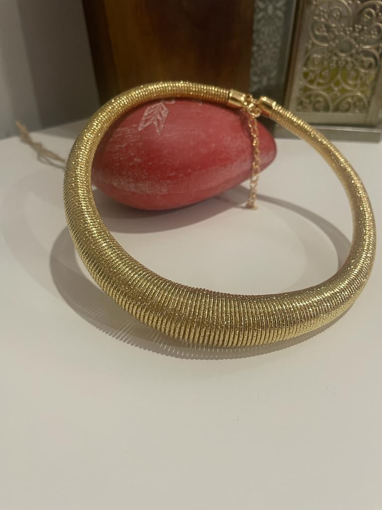 Collar Choker Gambia