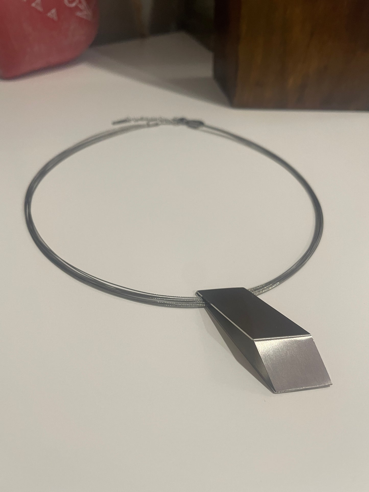 Collar alambre múltiple colgante rectángulo 3D