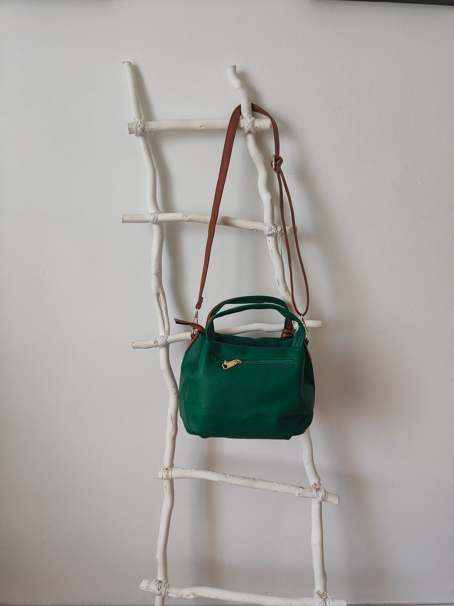 Bolso shopping en polipiel verde y camel