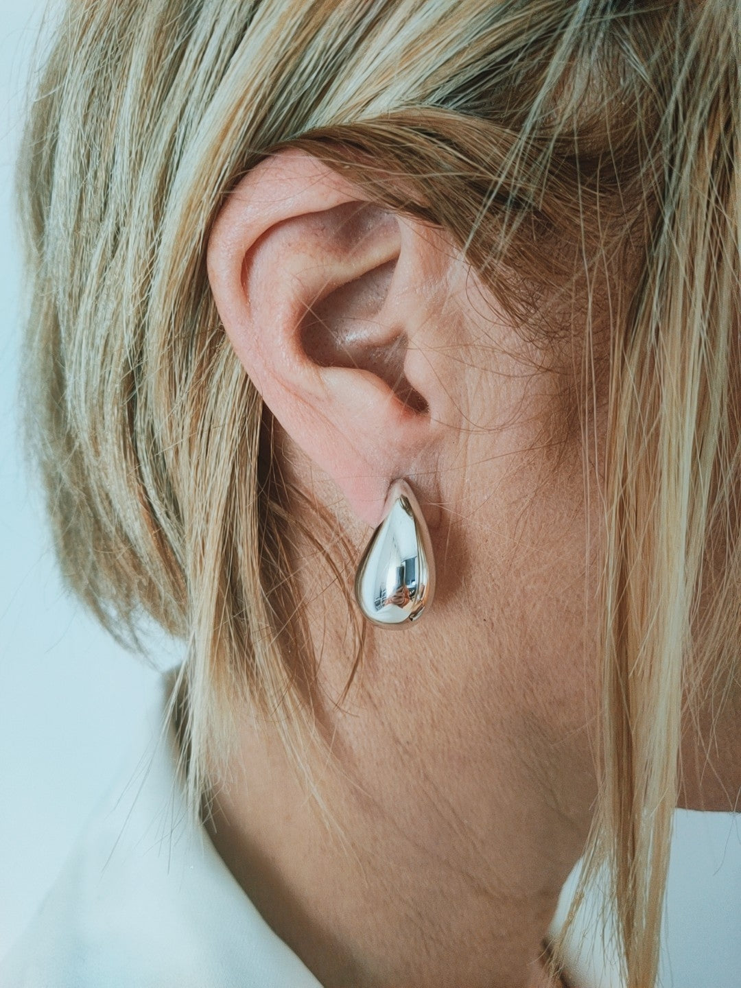 Pendientes gota de agua plateados pequeños